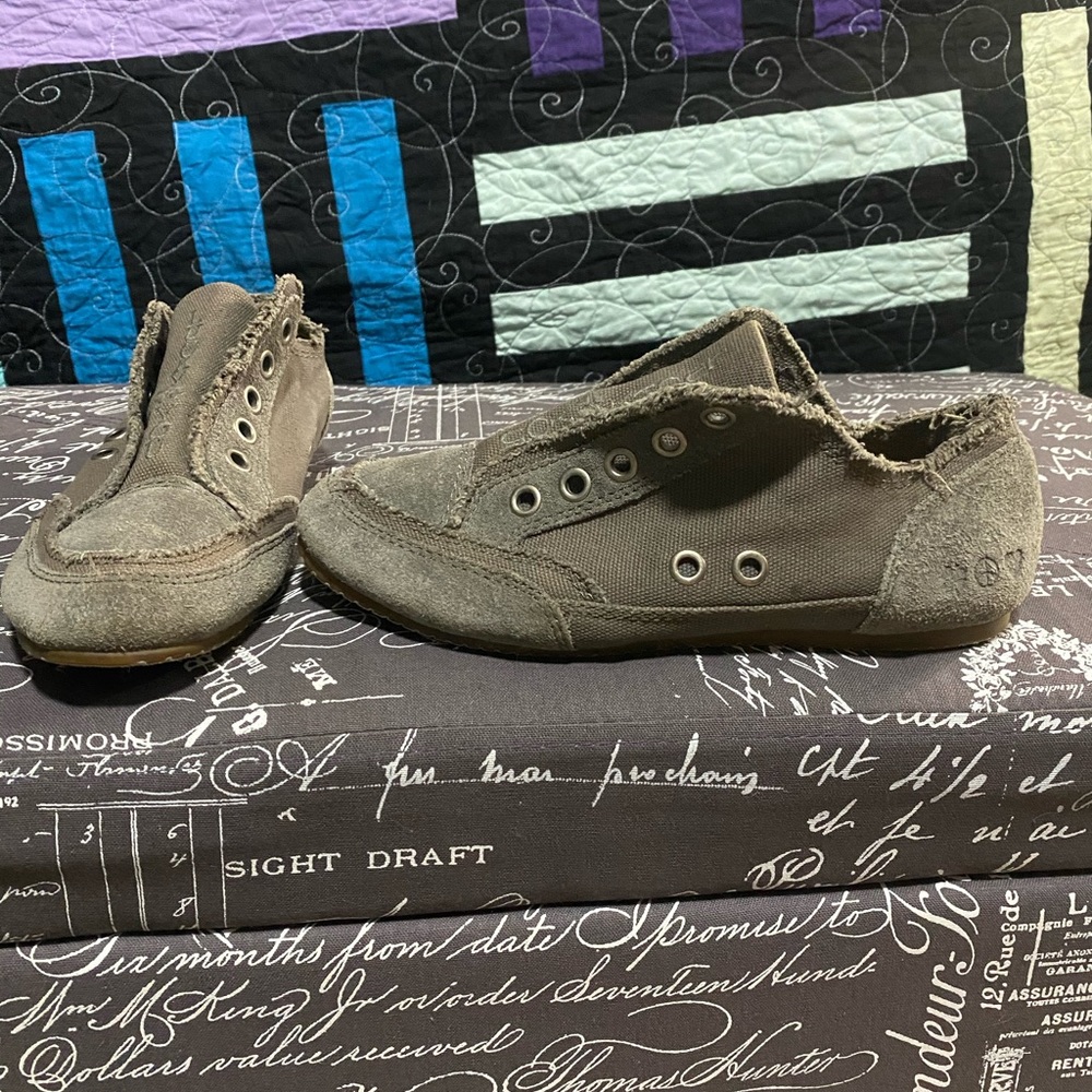 Lucky brand sneakers
